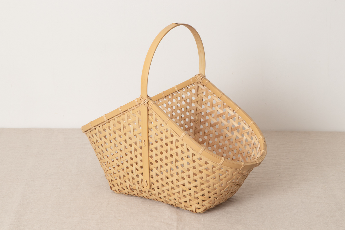 R520209-1　愛媛県/真竹（白竹）　一本手　山型バスケット（亀甲編み）