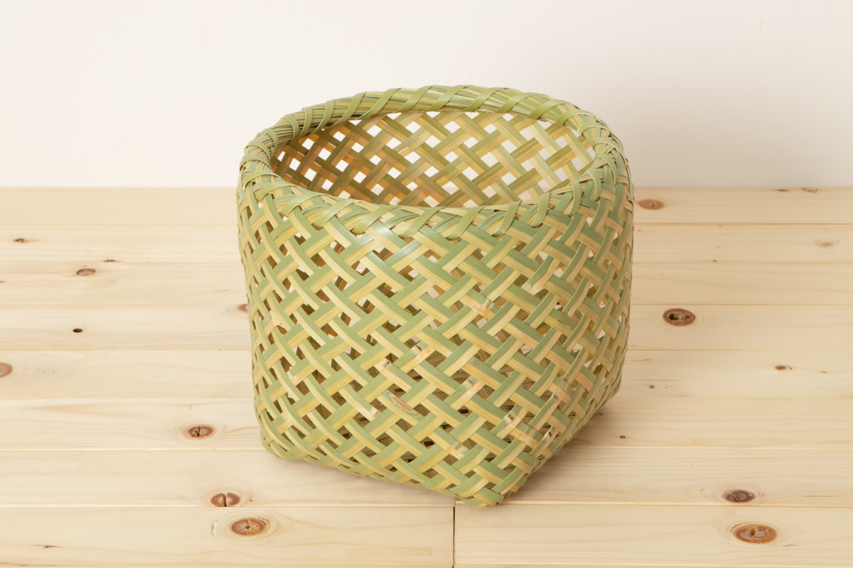 R110704-1　大分県/真竹（青竹）　菱目かご