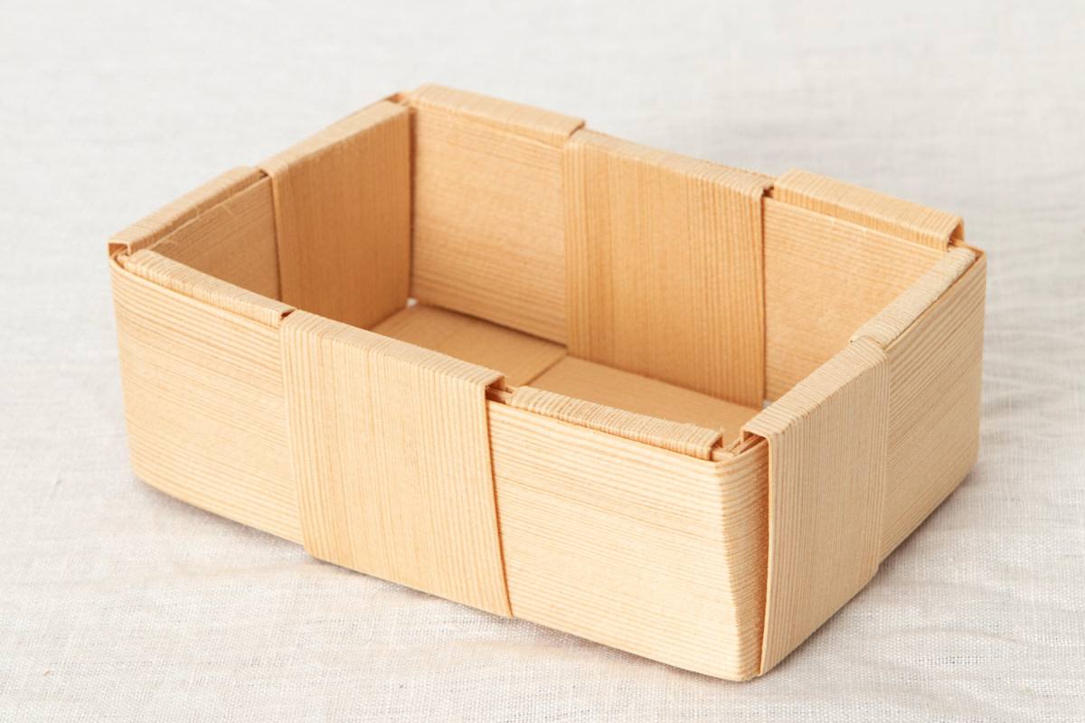 R330740-1　エストニア/パイン　マーガリン入れ