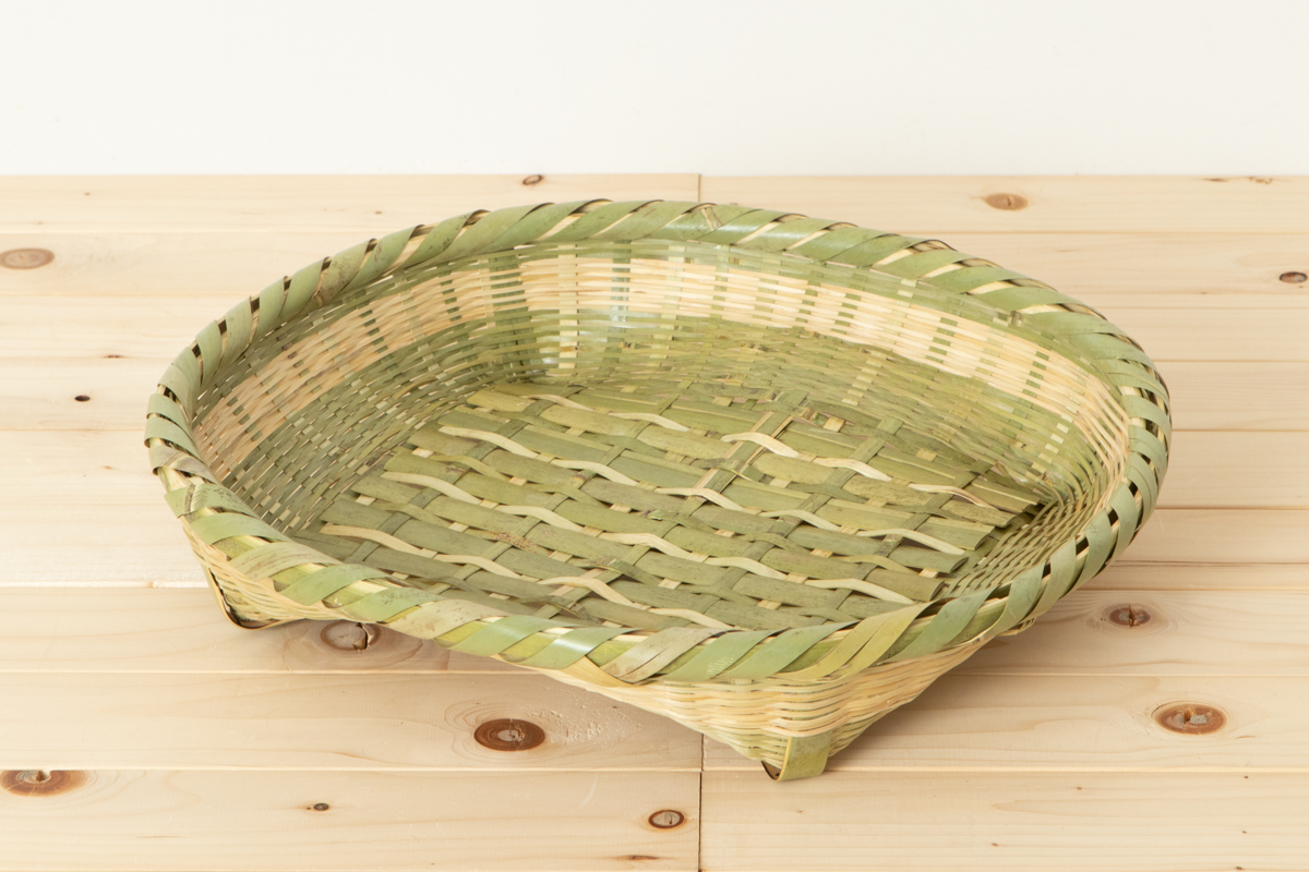 R330606-1　茨城県/真竹（青竹）　水切り平かご　直径42cm　半皮