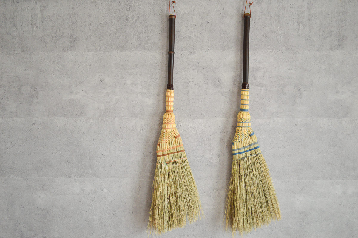 R121704　長野県/ホウキモロコシ　こぶり手箒　ブルー・ブラウン　2タイプ