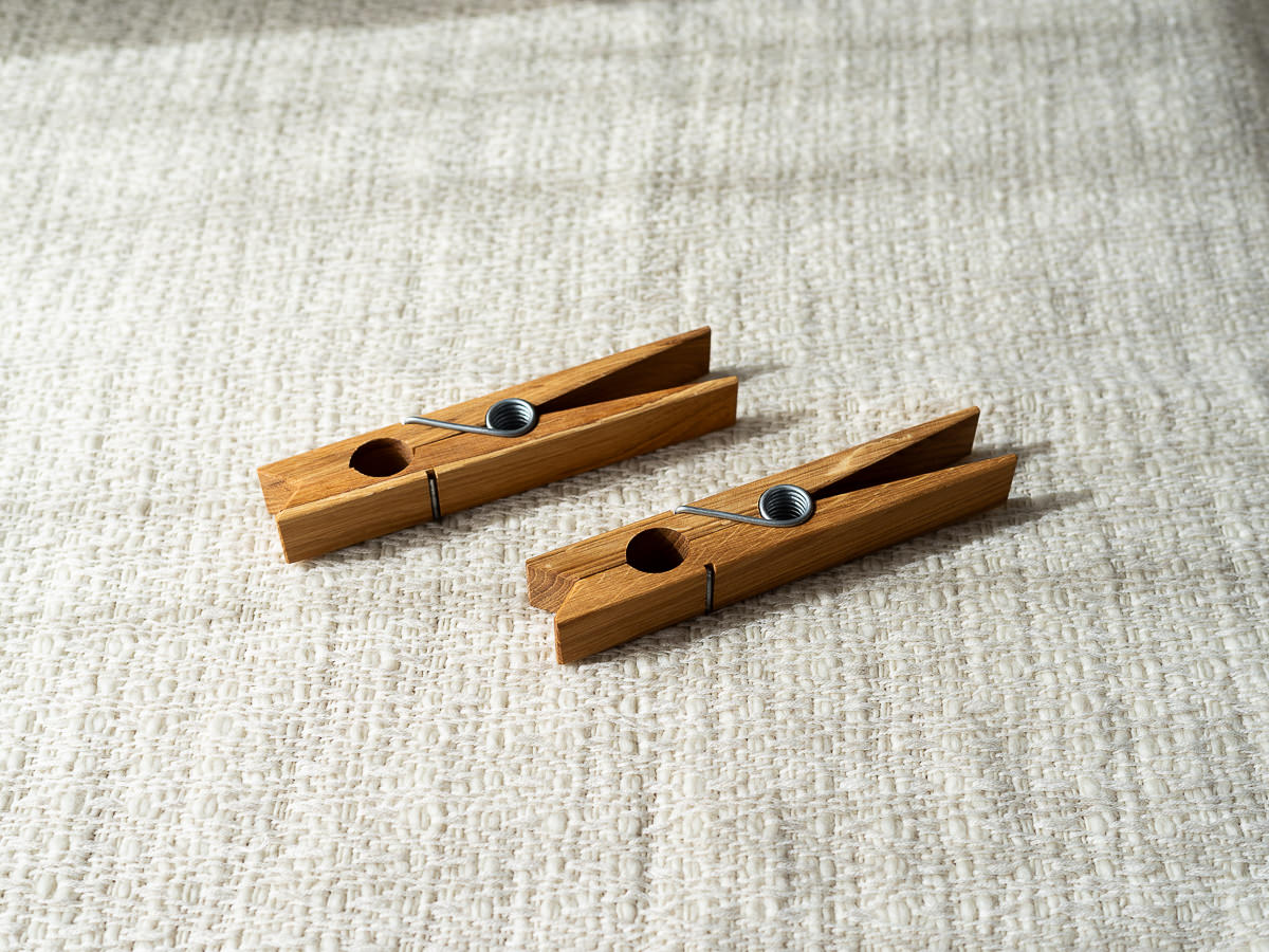 R140570-1　リトアニア/オーク　大きな洗濯バサミ