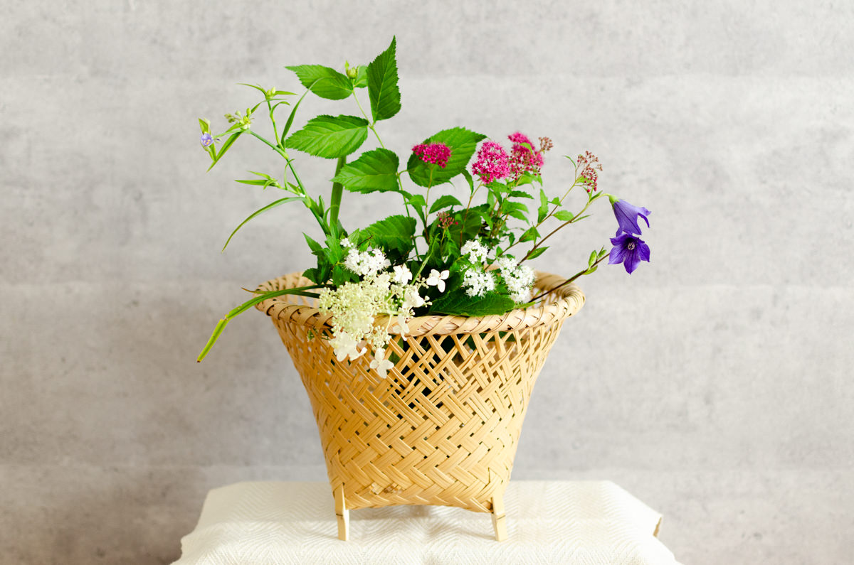 R220804　大分県/真竹（白竹）　足つきバスケット　-オリエンタル-　小・大　2サイズ