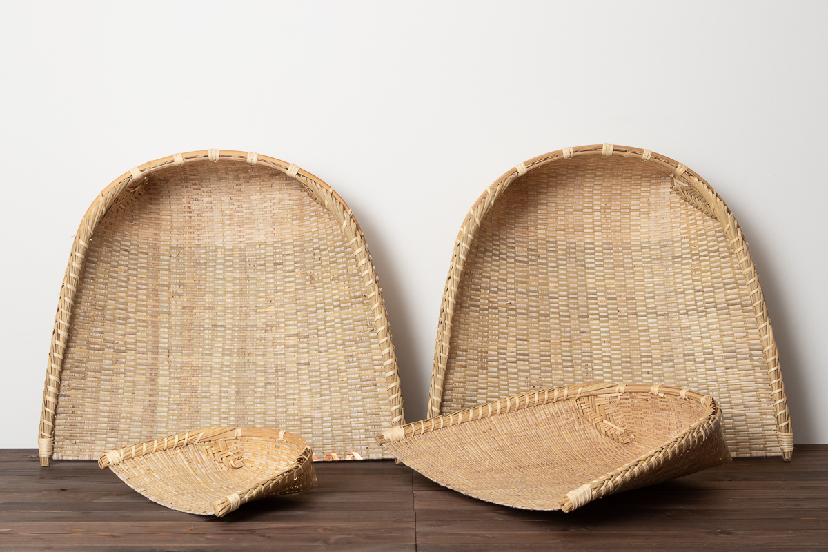 R220501　千葉県/篠竹＆藤（ふじ）　木積（きづみ）の箕　一升・五升・一斗・一斗（銅板入り）　4種