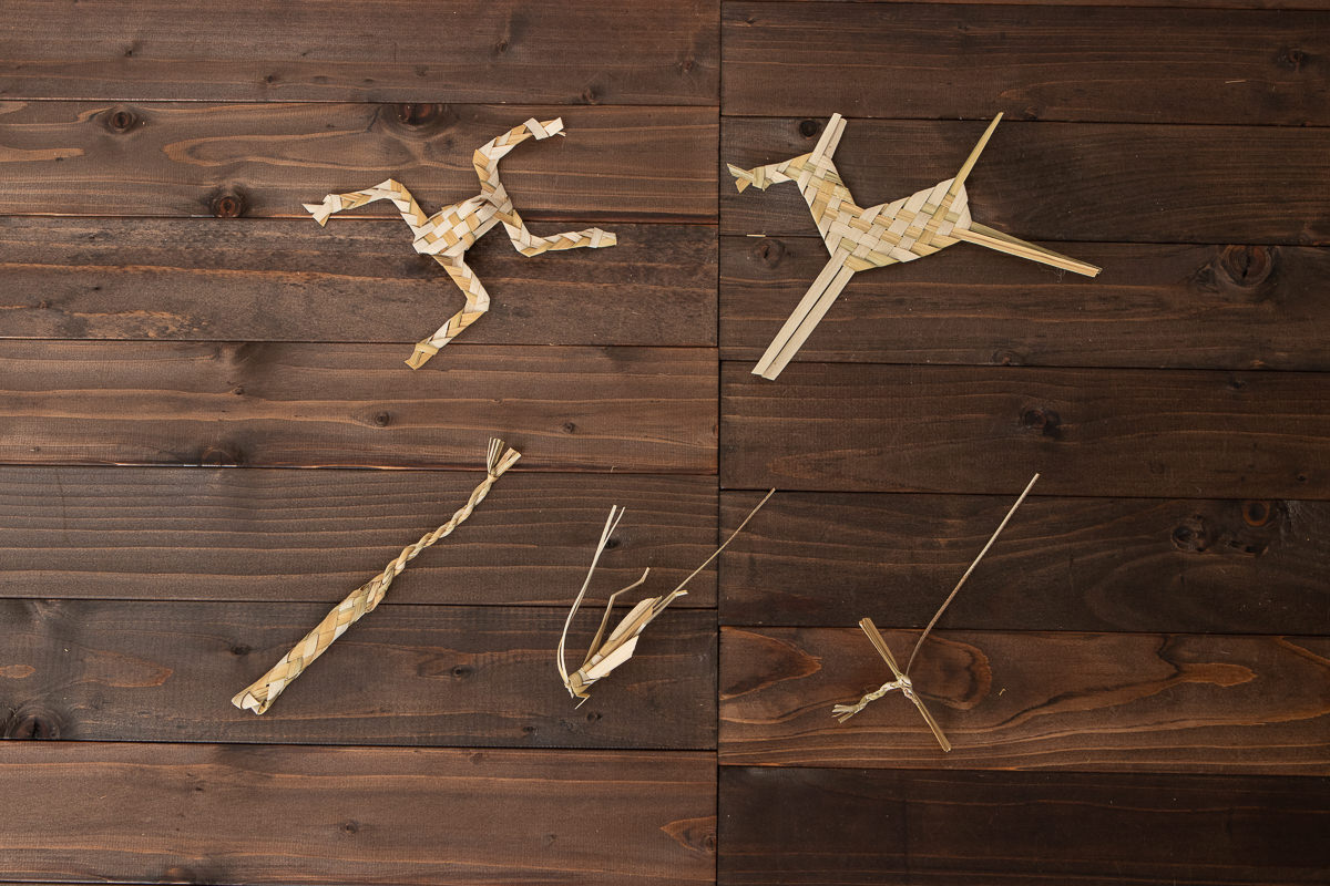 R230610　沖縄県/マーニ　草玩具　指ハブ・馬・トンボ・カエル・バッタ　5種