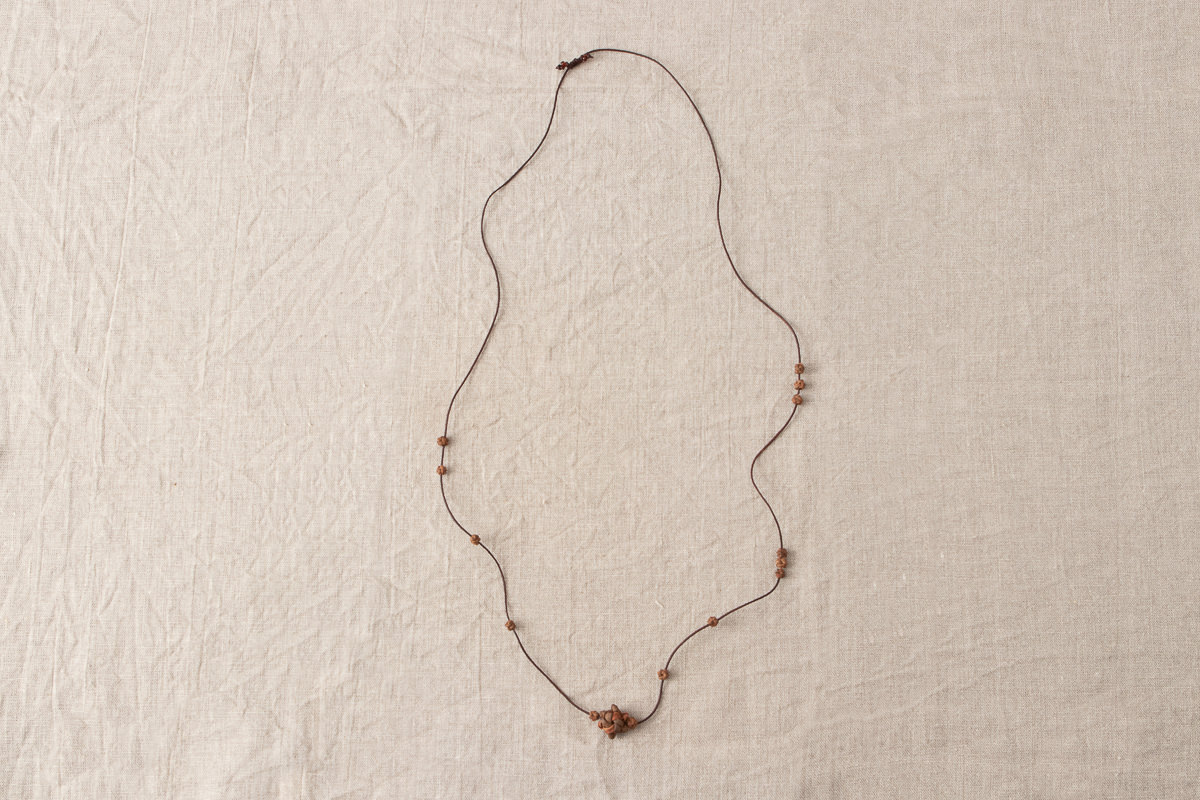 R311406-1　山形県/やまぶどう　ロングペンダント