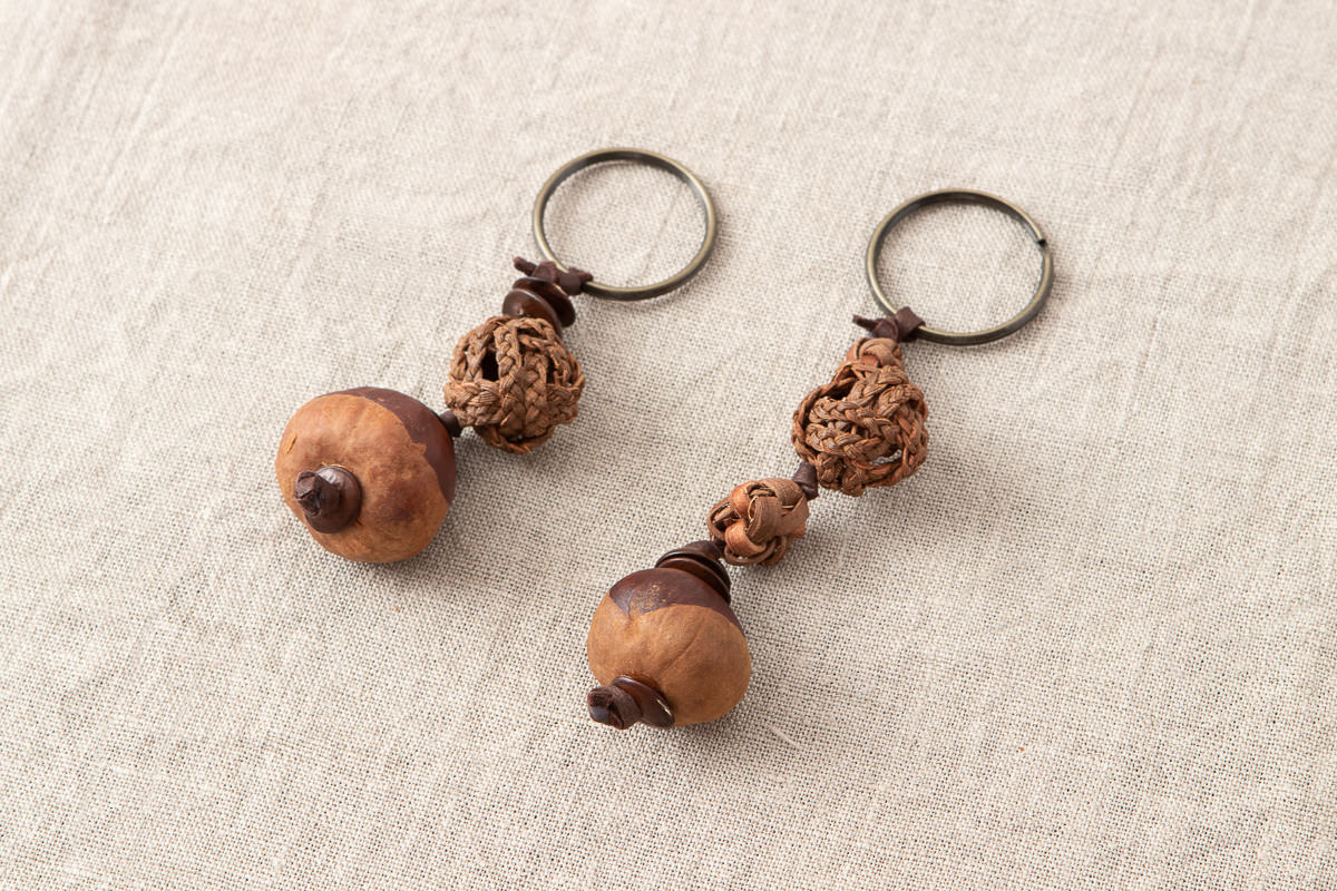 R311414　山形県/山ぶどう・栃の実　キーホルダー　小・大　2サイズ